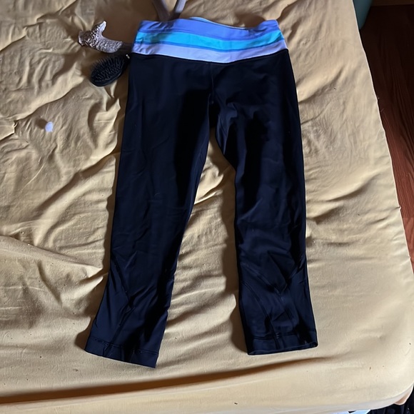 Lululemon crops - Picture 2 of 3